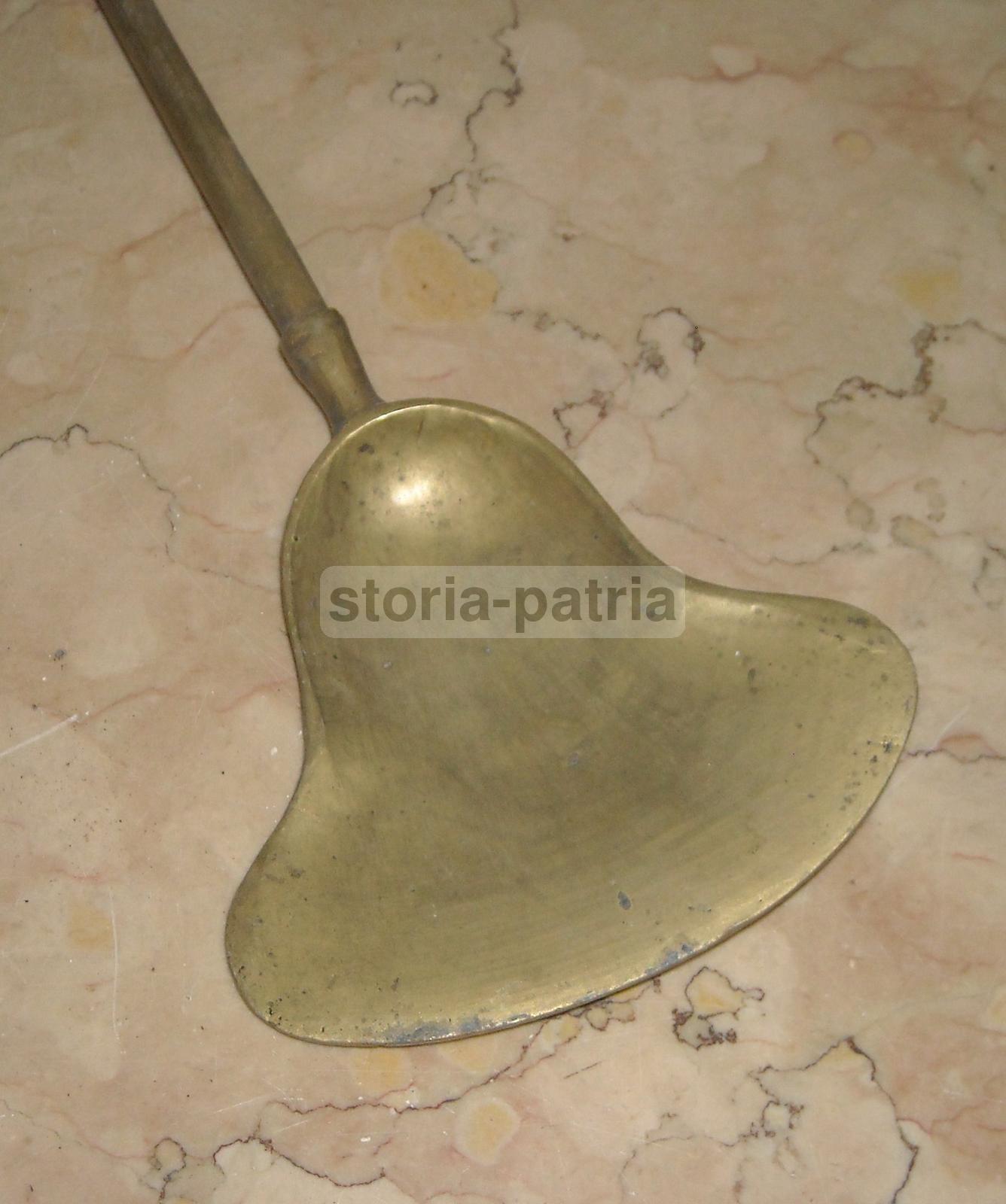Antica Paletta Per Braciere, Utile, Decorativa, Da Collezione, In Ottone, d'Epoca immagine 2