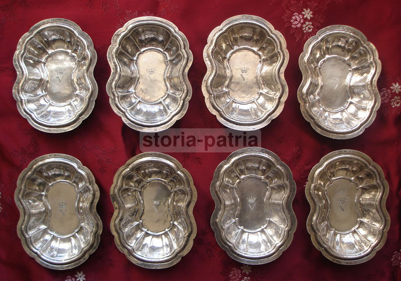 Araldica, Interessante Argenteria Di Famiglia, Decorativo Insieme, Otto Vaschette immagine 1