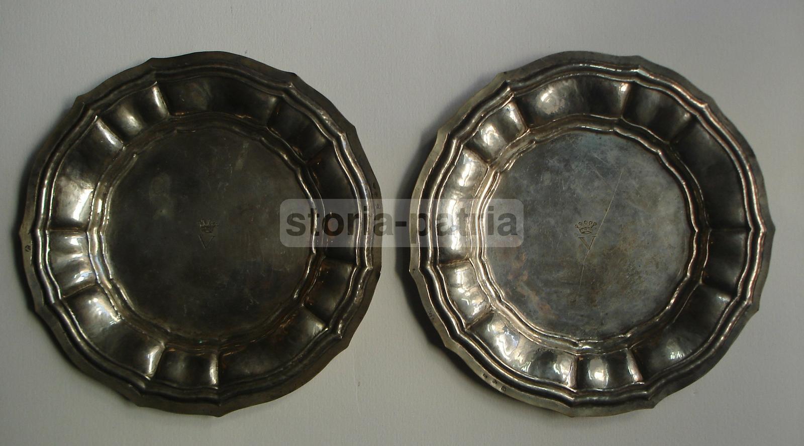 Araldica, Interessante Argenteria Di Famiglia, Decorativo Insieme, Otto Vaschette immagine 9