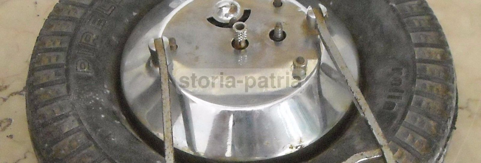 Automobilismo, Pneumatici Pirelli, Urania, Rolle, Grazioso Orologio Pubblicitario immagine 7