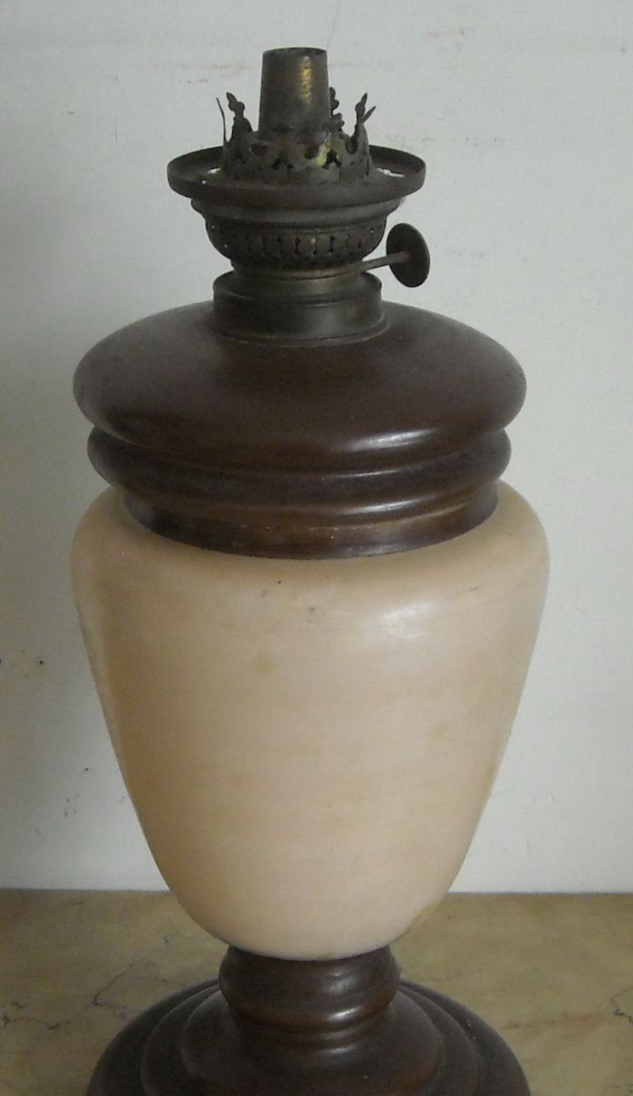 Bella Lampada Da Tavolo, Antico Lume A Petrolio, Liberty, Vetro Dipinto Floreale immagine 8