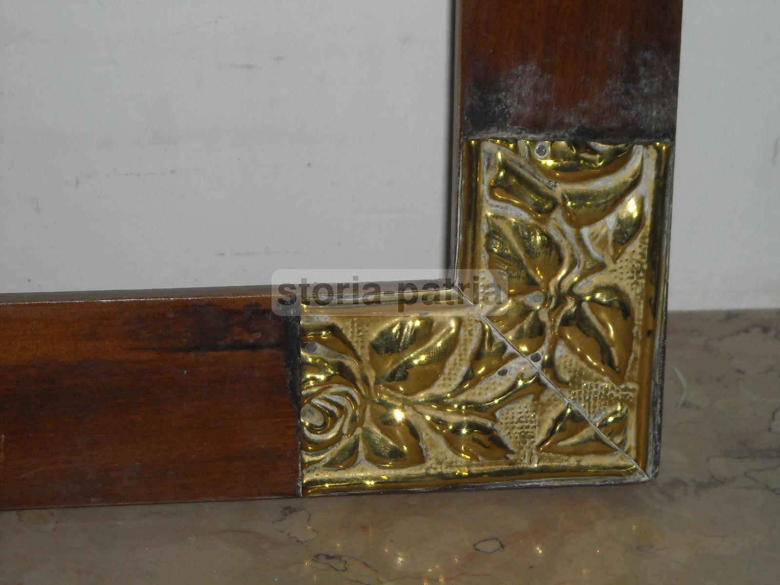Decorativa Antica Cornice, In Legno Con Applicazioni Floreali, Sbalzi Metallici immagine 2