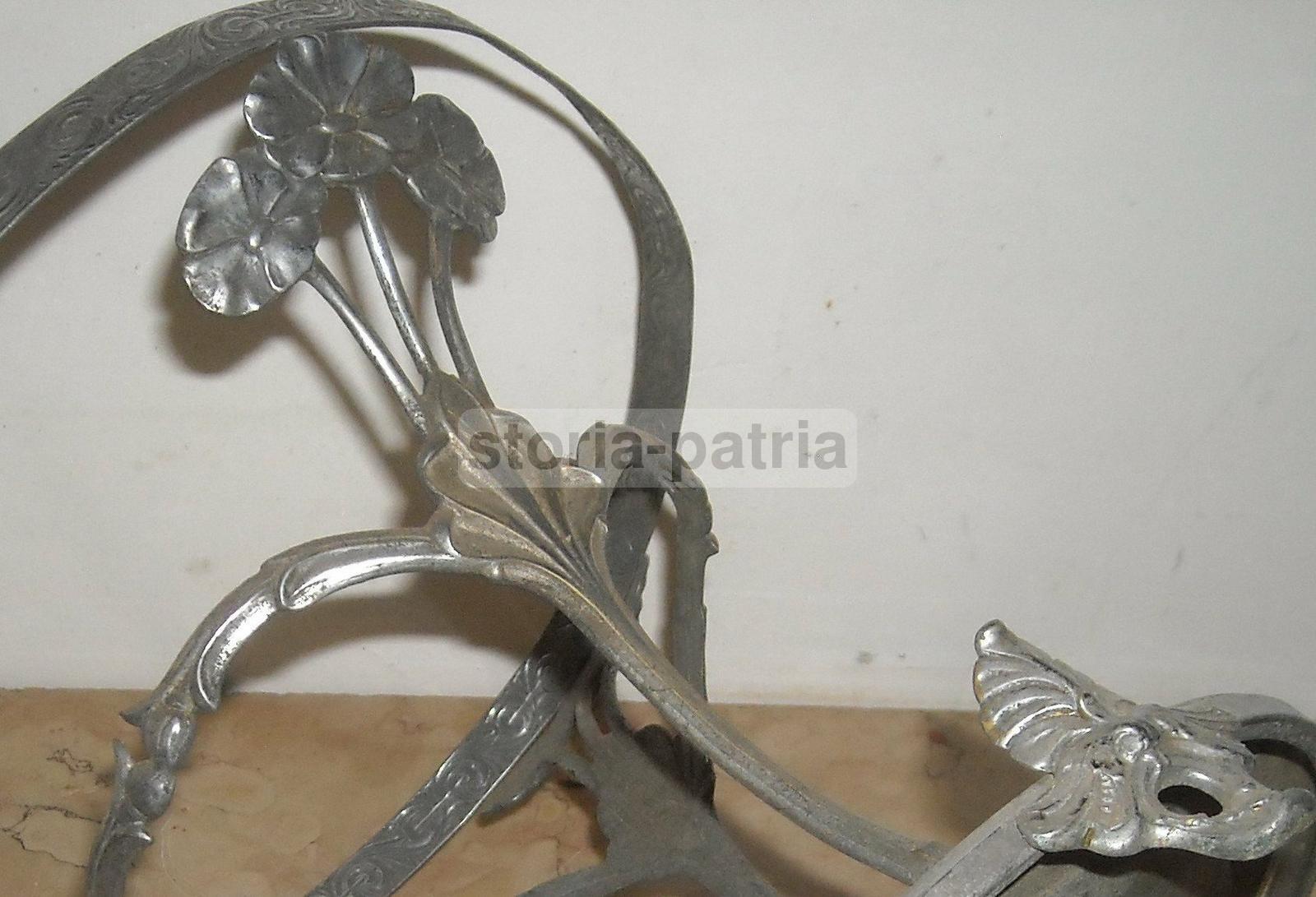 Grazioso Soprammobile d'Epoca, Decorativo Liberty, Da Collezione, Utile Portavaso immagine 1