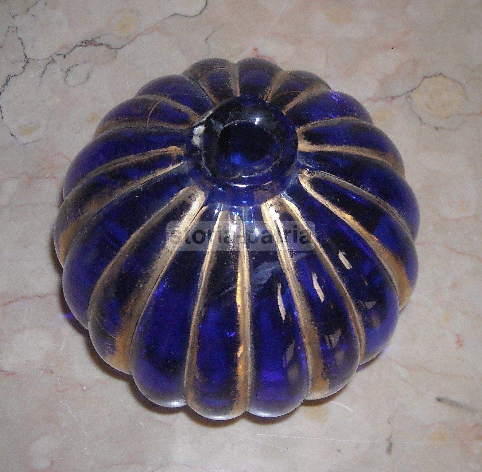 Grazioso Vetro Colorato, Decorative Laminature Dorate, Utile Porta Profumo, d'Epoca immagine 2