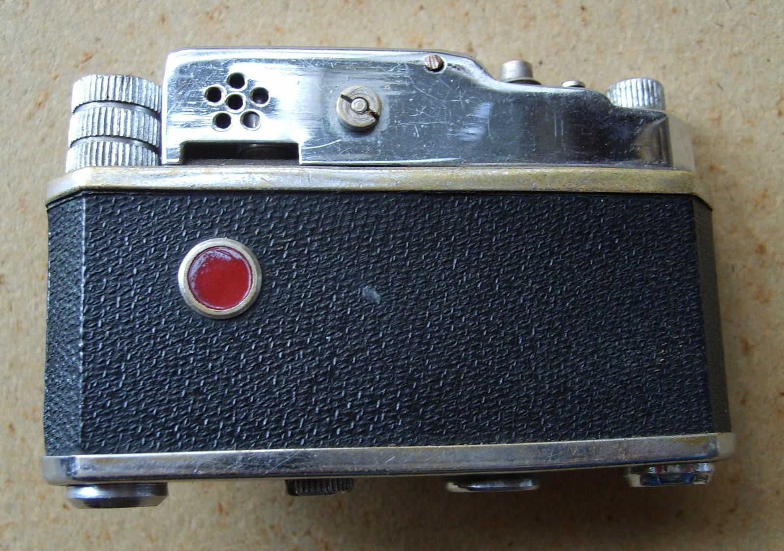 Inusuale Accendino d'Epoca, Da Collezione, Modello Simile A Macchina Fotografica immagine 2