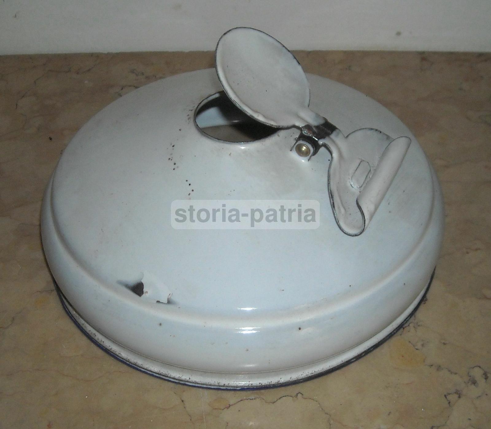 Modernariato, Oggettistica d'Epoca, Coperchio In Latta Porcellanata, Da Collezione immagine 2